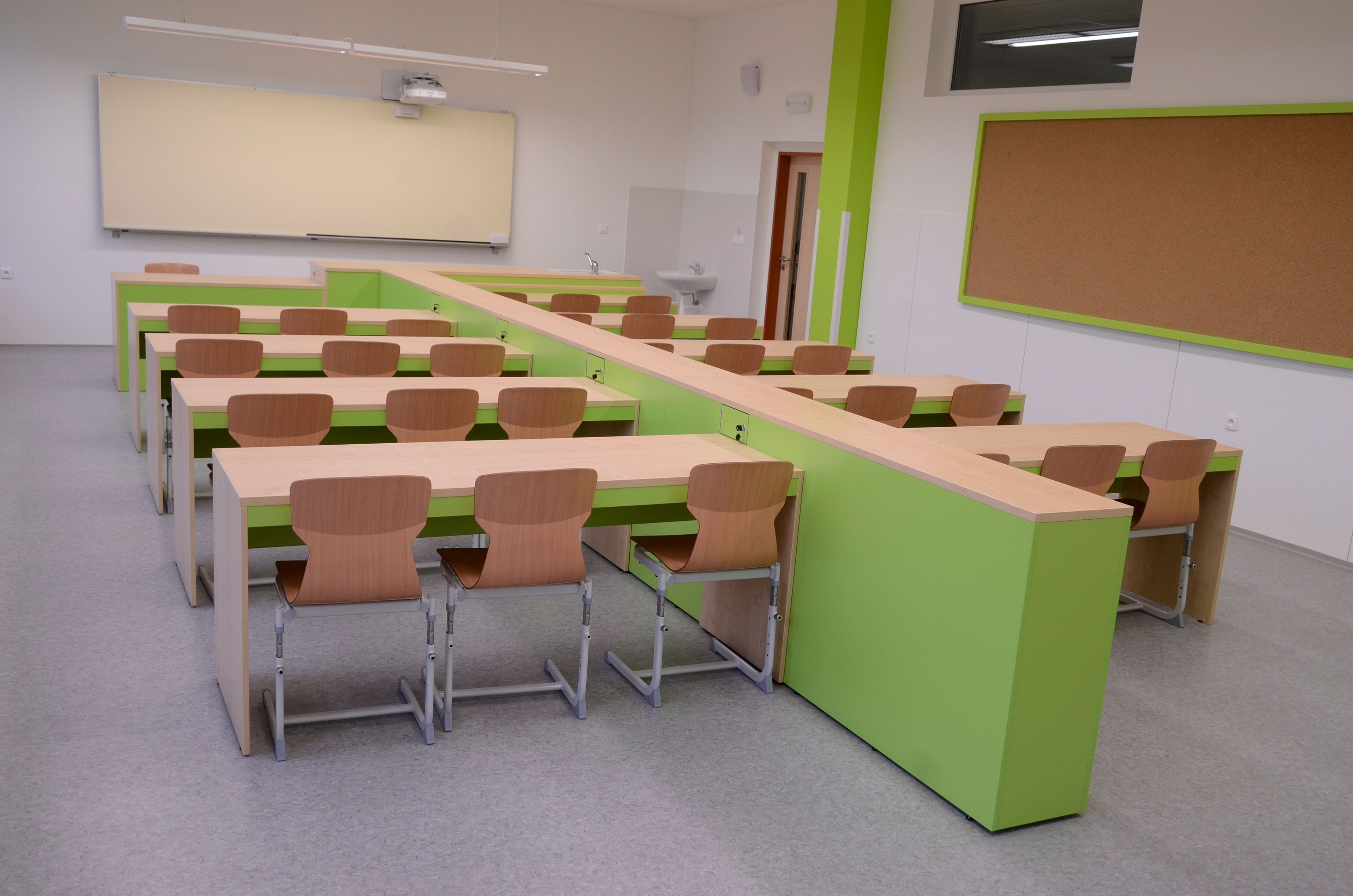 Odborná učebna fyziky České Budějovice školní nábytek ViVA school