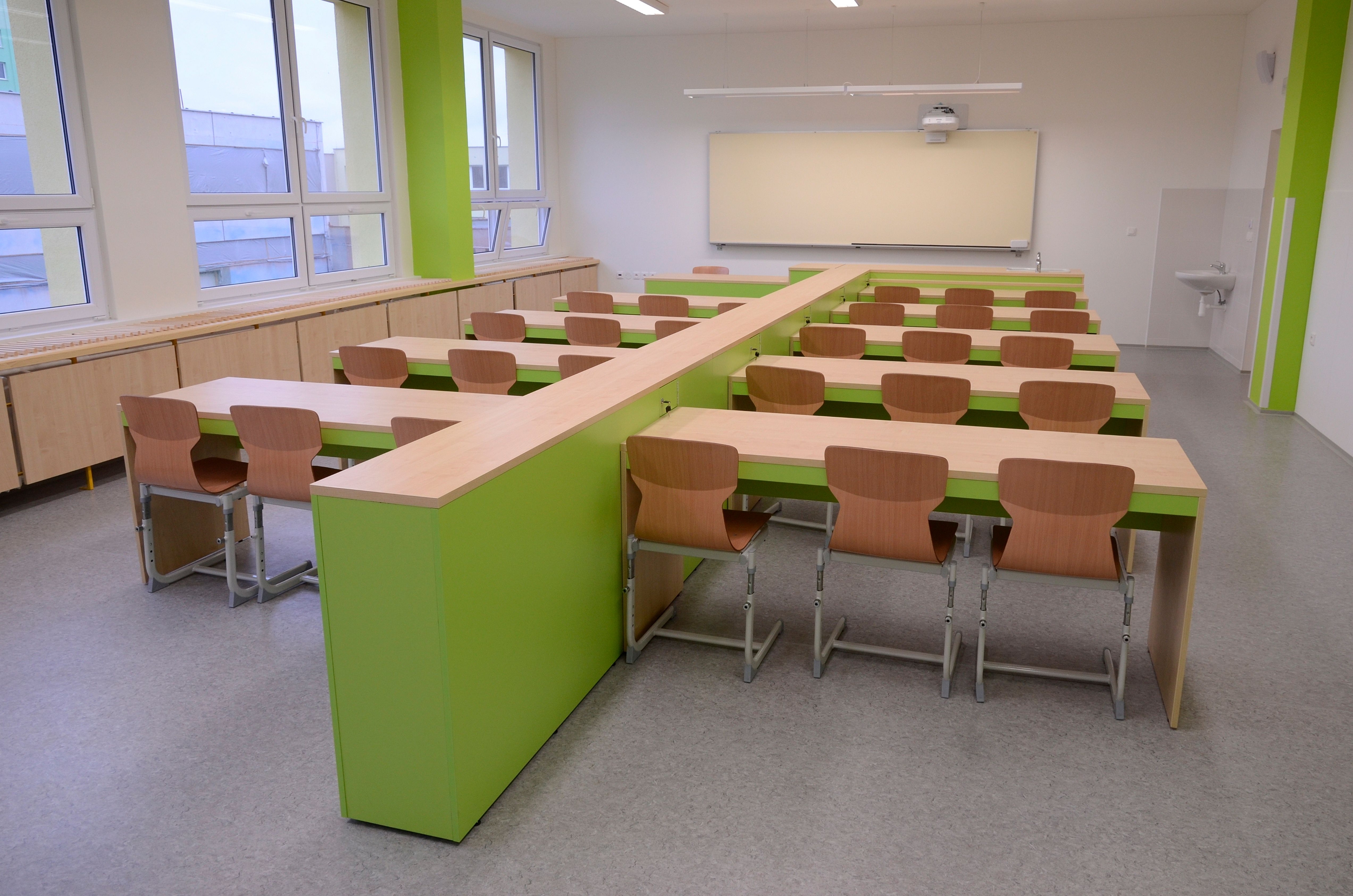 Odborná učebna fyziky České Budějovice školní nábytek ViVA school