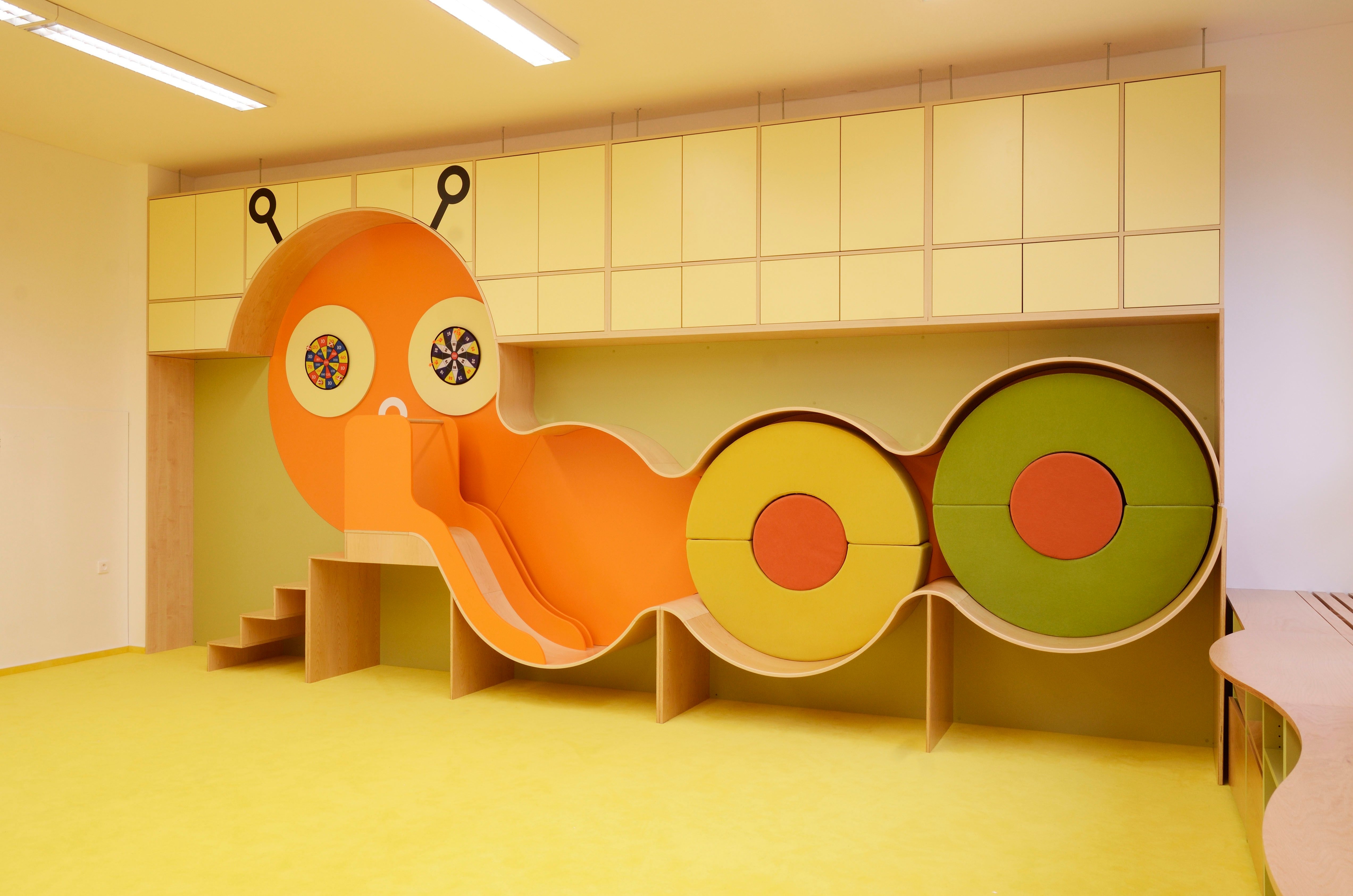 ViVA school Housenka vestavná víceúčelová stěna