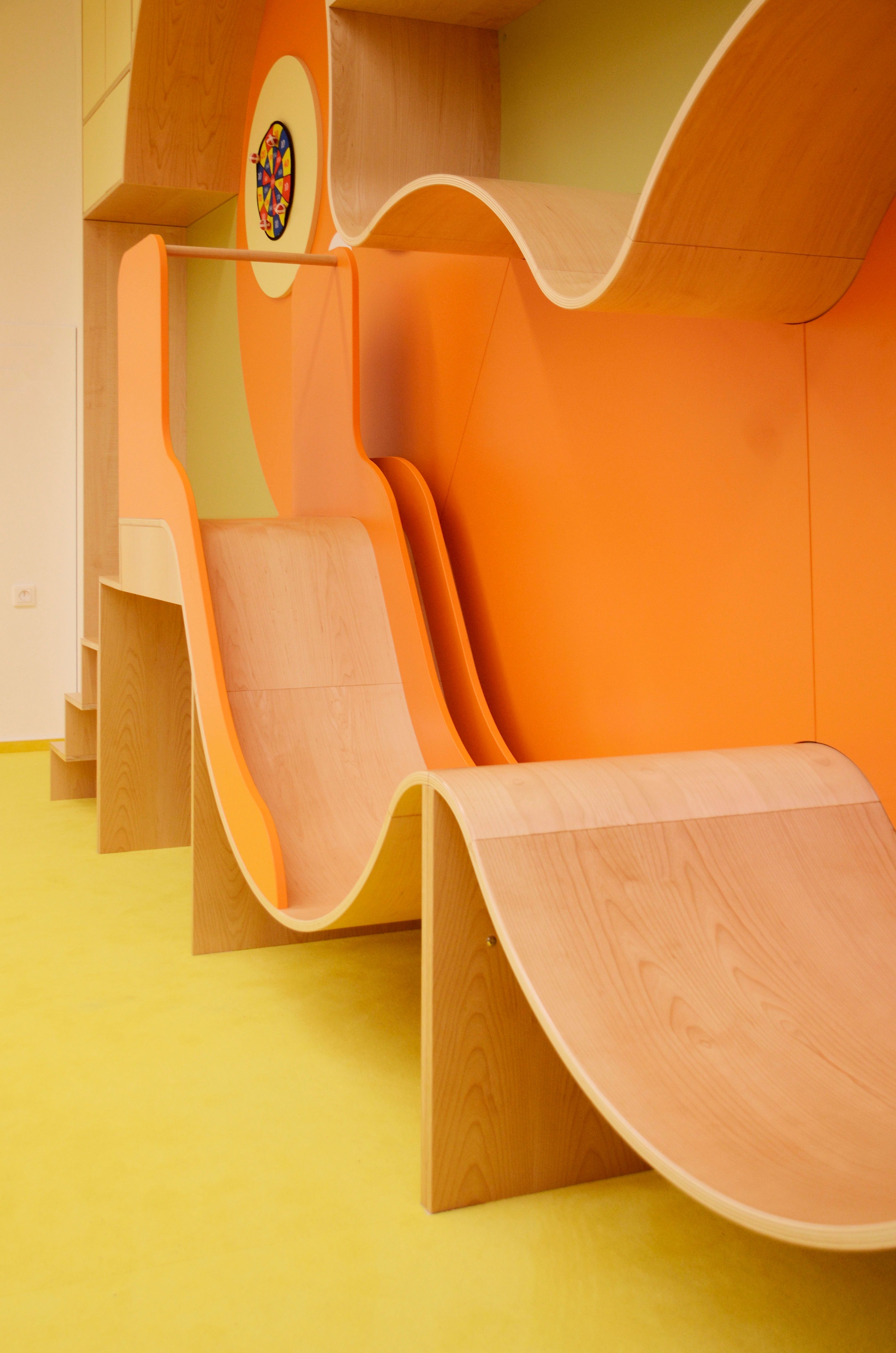 ViVA school Housenka vestavná víceúčelová stěna